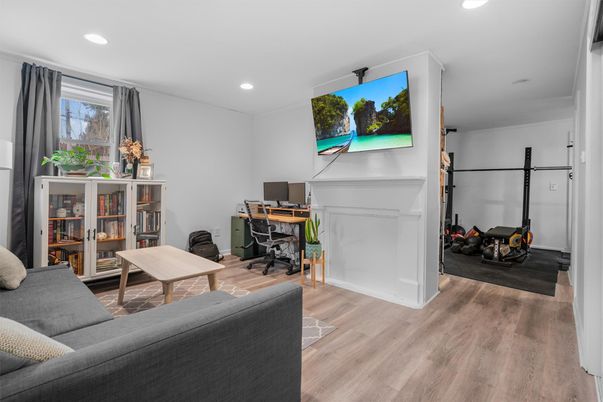 Home Office, Interior, Recessed Lighting, Wood Texture Flooring