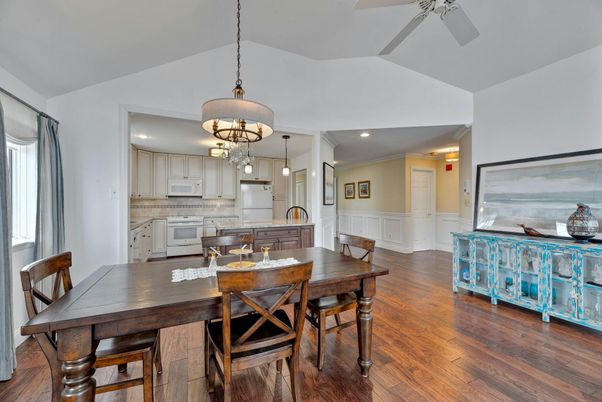 Chandelier, Dining room, Interior, Kitchen, Pendant Lights, Recessed Lighting, Wood Texture Flooring