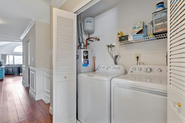 Interior, Utility Closets, Washer, Wood Texture Flooring