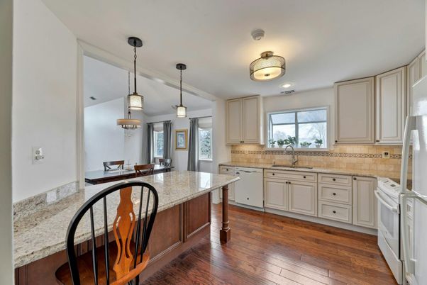 Interior, Kitchen, Pendant Lights, Wood Texture Flooring