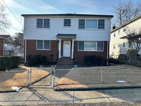 Exterior, Facade, Brick Facade, Raised Ranch