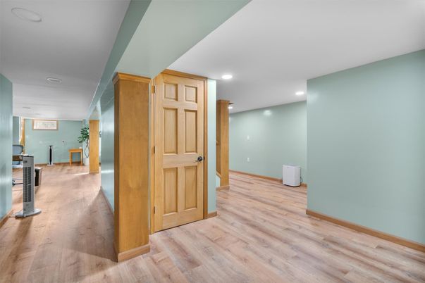 Interior, Recessed Lighting, Wood Texture Flooring