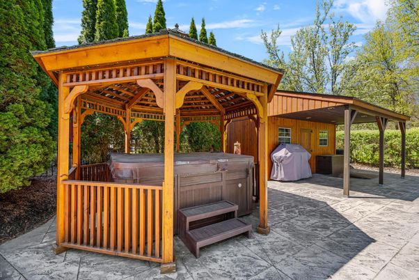 Exterior, Hot Tub