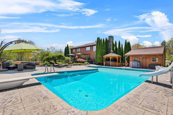 Exterior, Pool