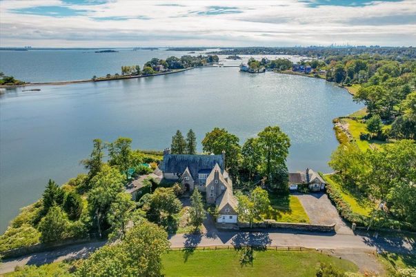 Exterior, Lake