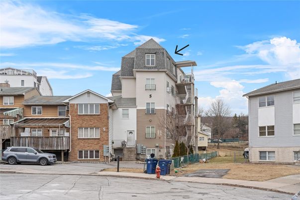 Exterior, Facade, Brick Facade, Rowhouse