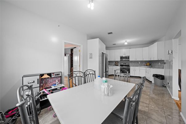 Dining room, Interior, Kitchen, Stainless Steel Appliances