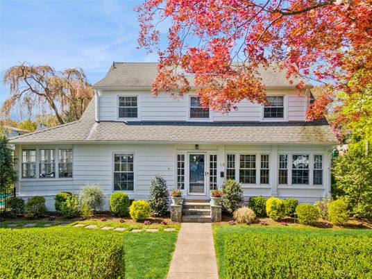 Exterior, Facade, Cape Cod