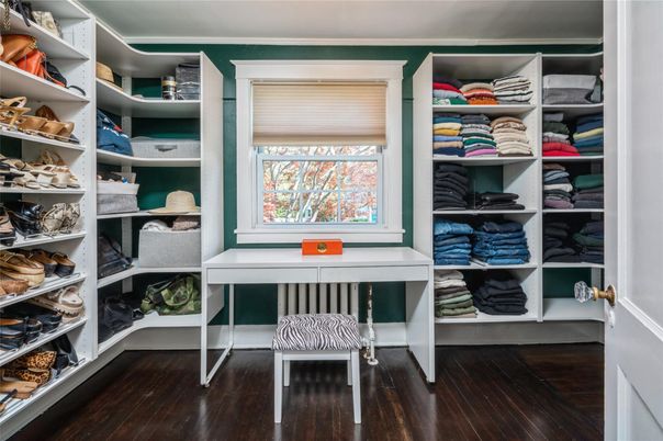Interior, Walk-in Closets, Wood Texture Flooring