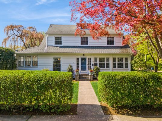 Exterior, Facade, Cape Cod