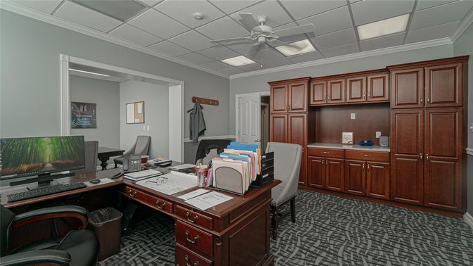 Home Office, Interior