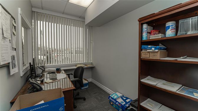Home Office, Interior
