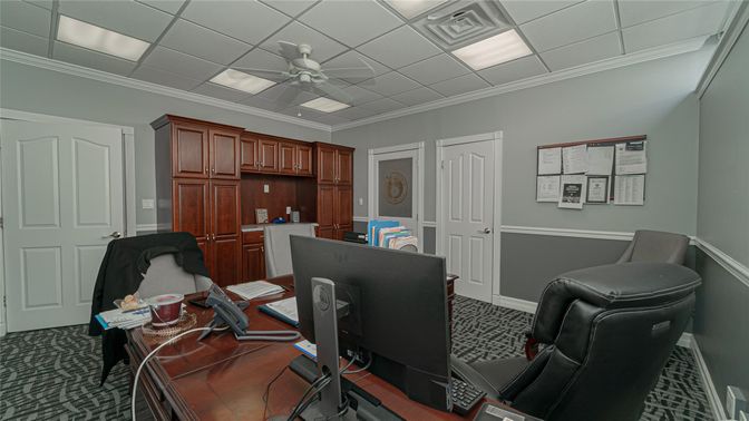 Home Office, Interior