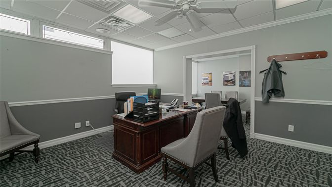 Home Office, Interior