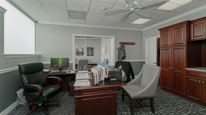 Home Office, Interior