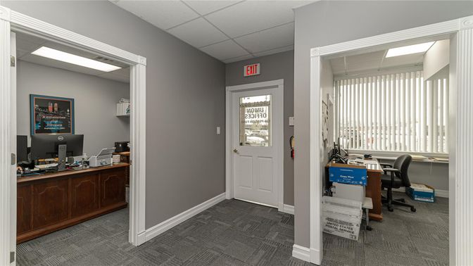 Home Office, Interior