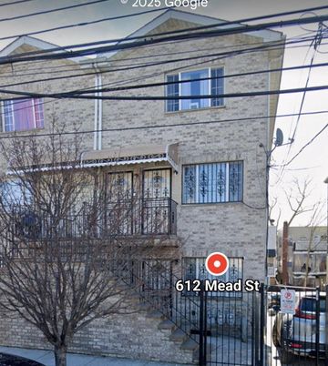 Exterior, Facade, Brick Facade, Rowhouse