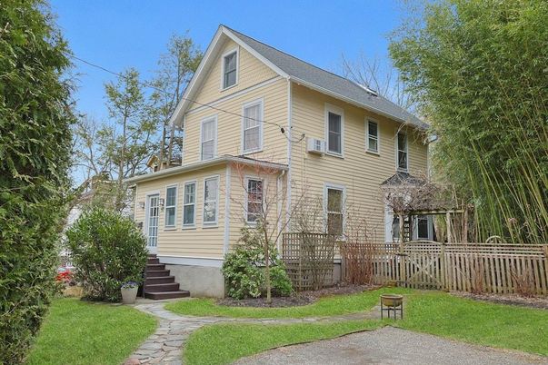 Exterior, Facade, Queen Anne Victorian