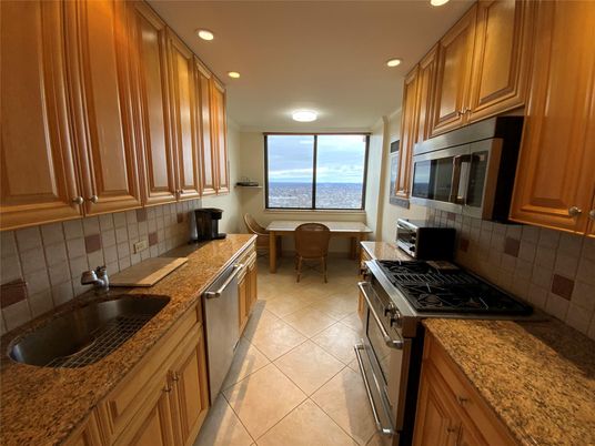 Dining room, Interior, Kitchen, Recessed Lighting, Water