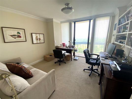 Home Office, Interior