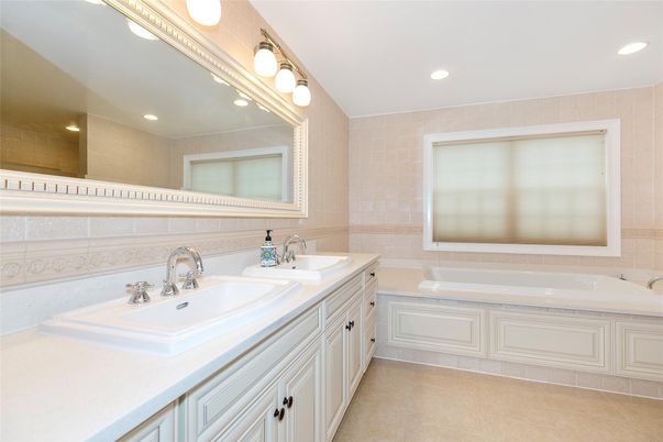 Bathroom, Dual Sink Vanities, Interior, Recessed Lighting