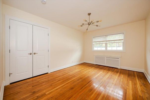 Empty room, Interior, Pendant Lights, Wood Texture Flooring