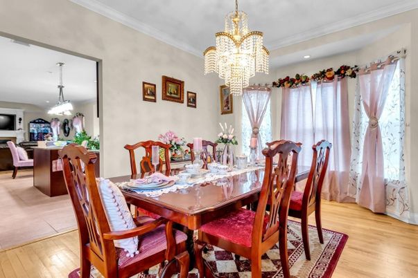 Chandelier, Dining room, Interior, Living room, Recessed Lighting, Wood Texture Flooring