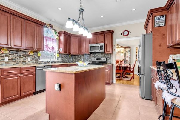 Dining room, Interior, Kitchen, Pendant Lights, Recessed Lighting, Stainless Steel Appliances, Wood Texture Flooring