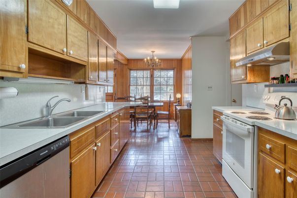 Chandelier, Dining room, Interior, Kitchen