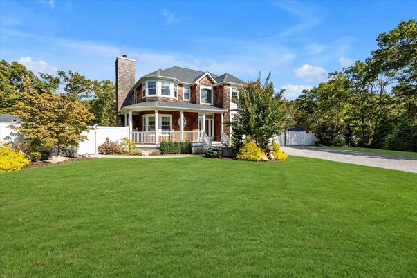 Attached, Backyard, Exterior, Facade, Queen Anne Victorian