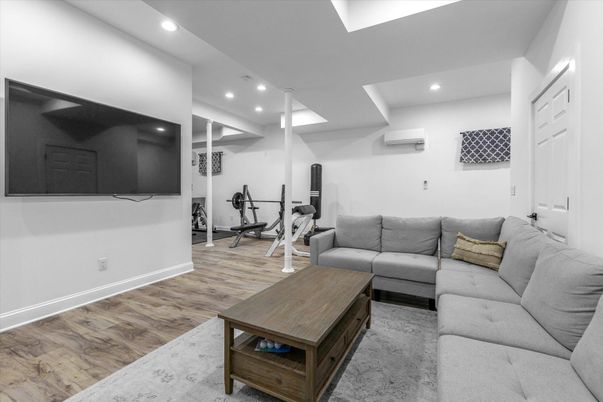 Fitness Equipment, Interior, Living room, Recessed Lighting, Wood Texture Flooring