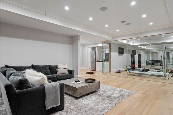 Fitness Equipment, Interior, Living room, Recessed Lighting, Wood Texture Flooring