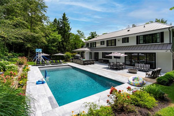 Exterior, Playground, Pool