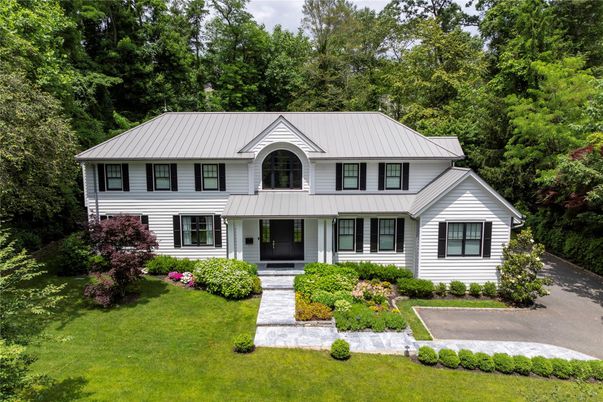 Exterior, Facade, Farmhouse