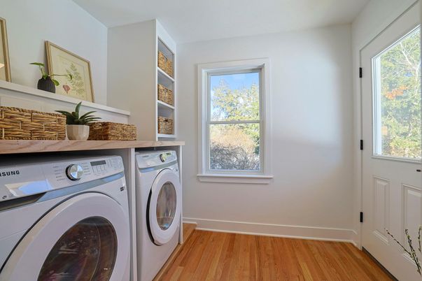 Interior, Washer, Wood Texture Flooring