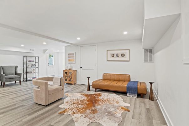 Interior, Living room, Recessed Lighting, Wood Texture Flooring