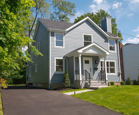 Exterior, Facade, Queen Anne Victorian