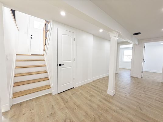 Interior, Recessed Lighting, Wood Texture Flooring