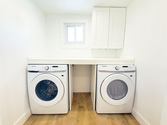 Interior, Utility Closets, Washer, Wood Texture Flooring