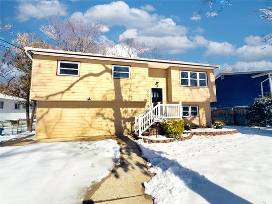 Attached, Exterior, Facade, Raised Ranch