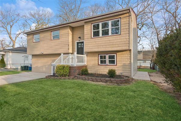 Attached, Exterior, Facade, Raised Ranch