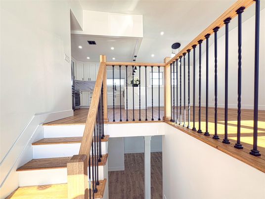 Interior, Recessed Lighting, Wood Texture Flooring