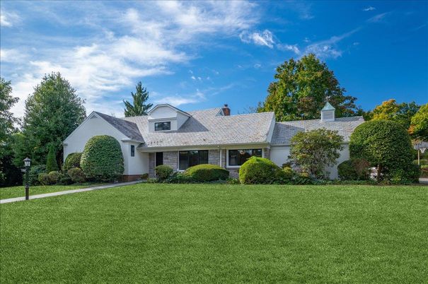 Exterior, Facade, Ranch
