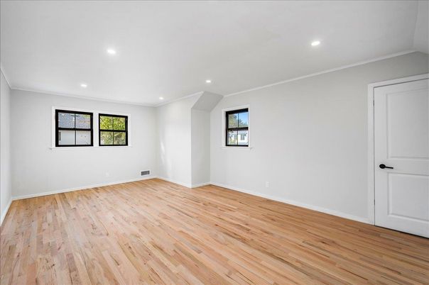 Empty room, Interior, Recessed Lighting, Wood Texture Flooring