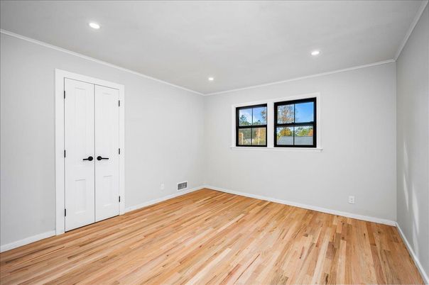 Empty room, Interior, Recessed Lighting, Wood Texture Flooring