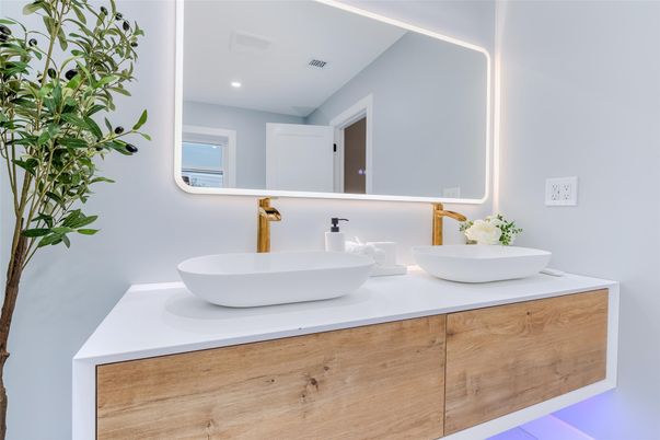 Bathroom, Dual Sink Vanities, Interior, Recessed Lighting