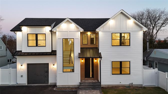 Attached, Exterior, Facade, Farmhouse