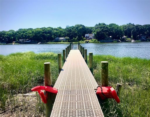 Exterior, Lake