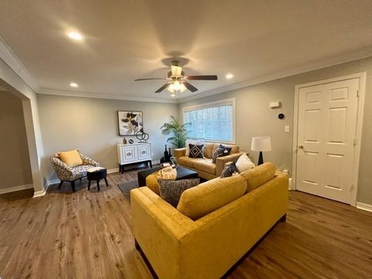Interior, Living room, Recessed Lighting, Wood Texture Flooring