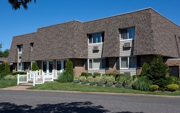 Exterior, Facade, Brick Facade, Rowhouse